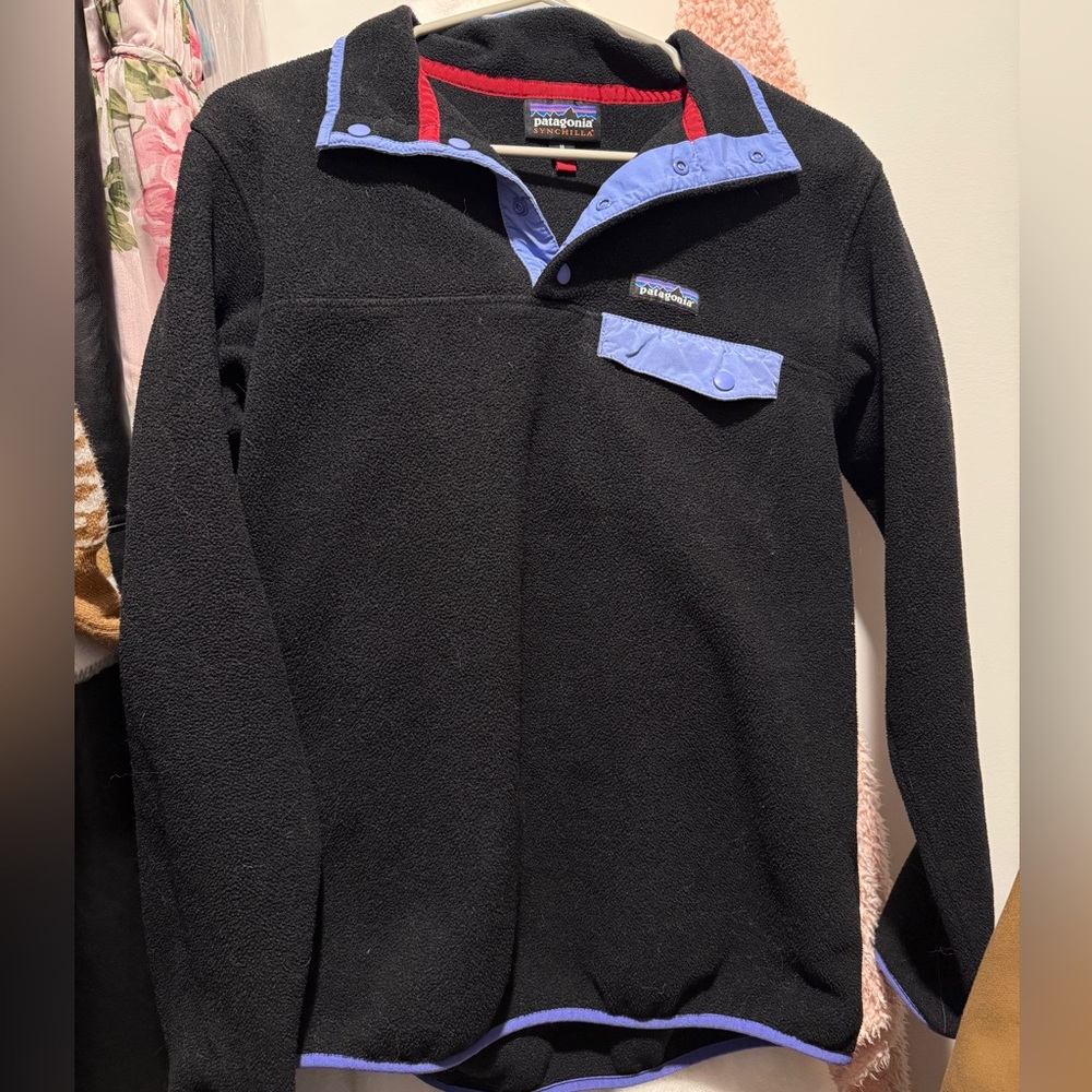 Black/purple Patagonia synchilla fleece